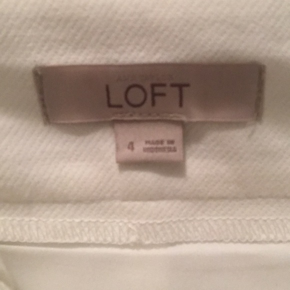 Loft White skirt with zippered front. 18 in long - Picture 3 of 3